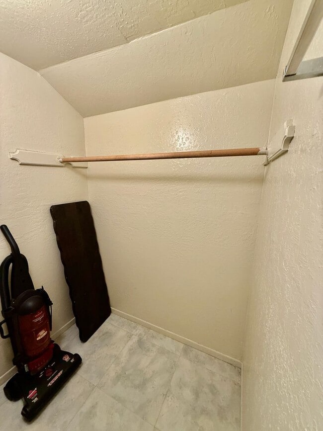 Building Photo - 1629 Majestic Pines Dr