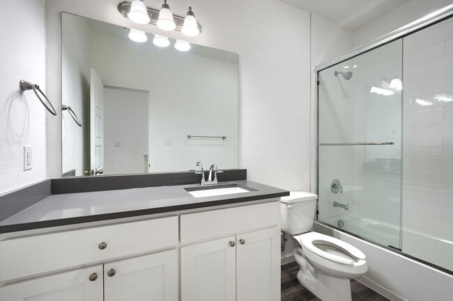 Building Photo - 4 Bed 3 Bath Luxurious Townhome in Frisco!