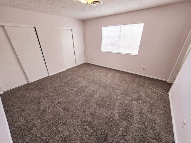 Building Photo - Spacious 4-Bedroom Oasis with Elegant Granite Touches in Vibrant Las Vegas!