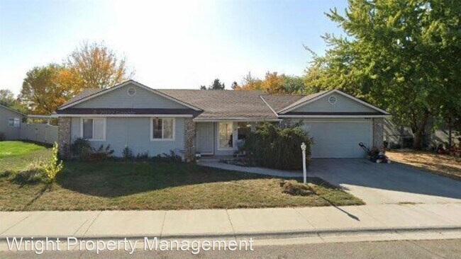 Primary Photo - 3 br, 2 bath House - 999 E Chateau