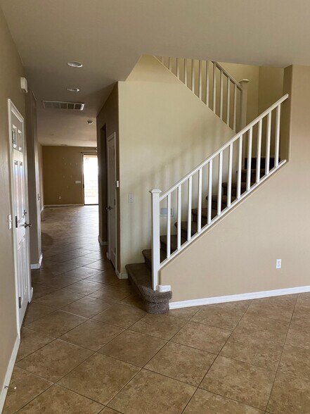 Building Photo - 10437 S Painted Mare Dr