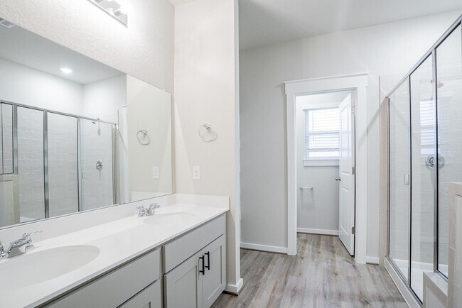 Building Photo - Lock-&-Leave Living in Pflugerville! 3BR T...