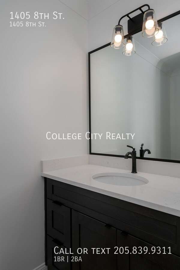 Building Photo - 1405 8th St