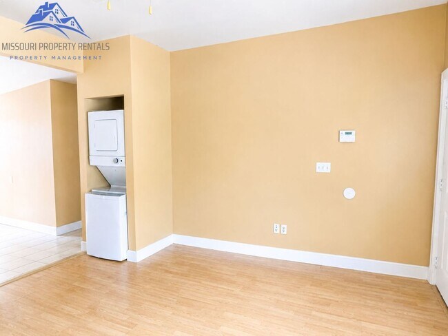 Building Photo - 418 W Maddux St