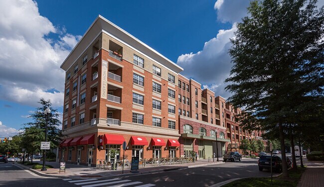 Building Photo - 925 N Garfield St