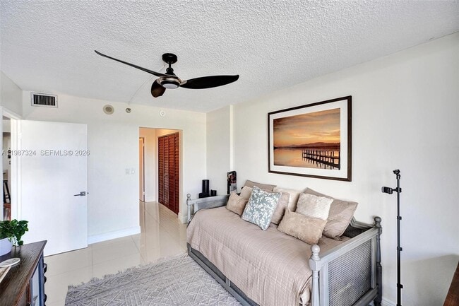 Building Photo - 20515 E Country Club Dr