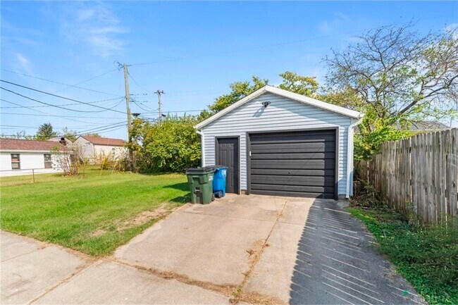 Building Photo - 1630 Falke Dr