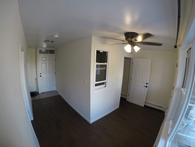 Primary Photo - 1495 Gates Ave