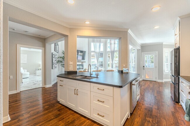 Building Photo - 2 Graylin Woods Pl