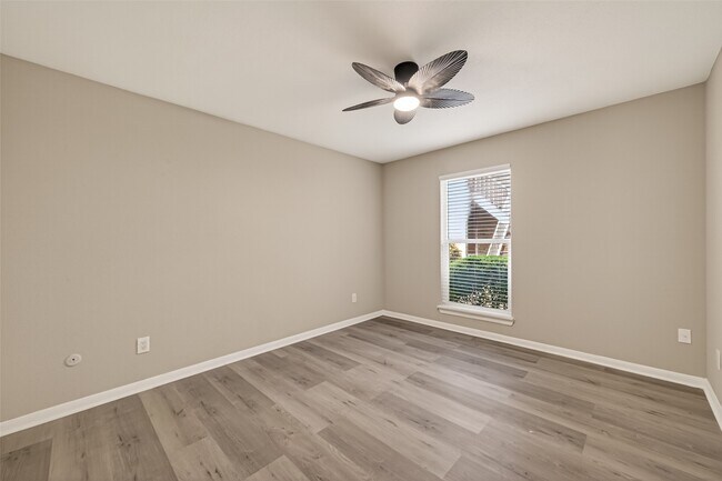 Building Photo - 1860 White Oak Dr