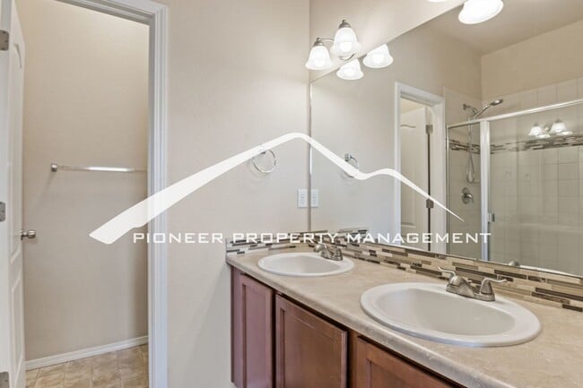 Building Photo - Low-Maintenance Living with Mountain Views! 3BR Townhome, 2-Car Garage & A/C