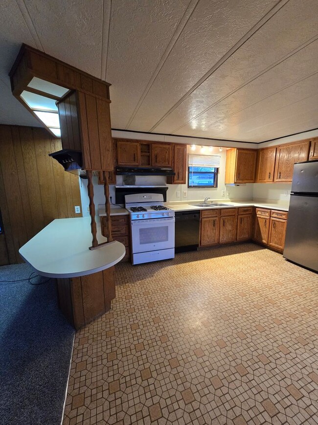 Building Photo - NE heights 3bed, 2 bath