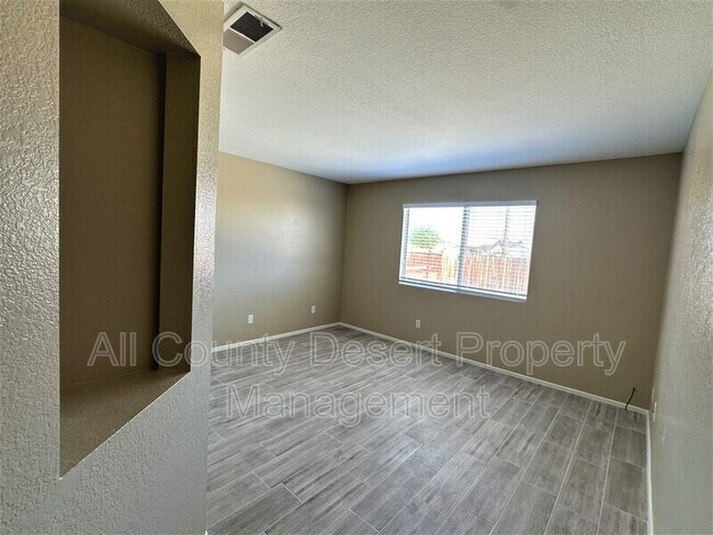 Building Photo - 15580 Avenida Ramada