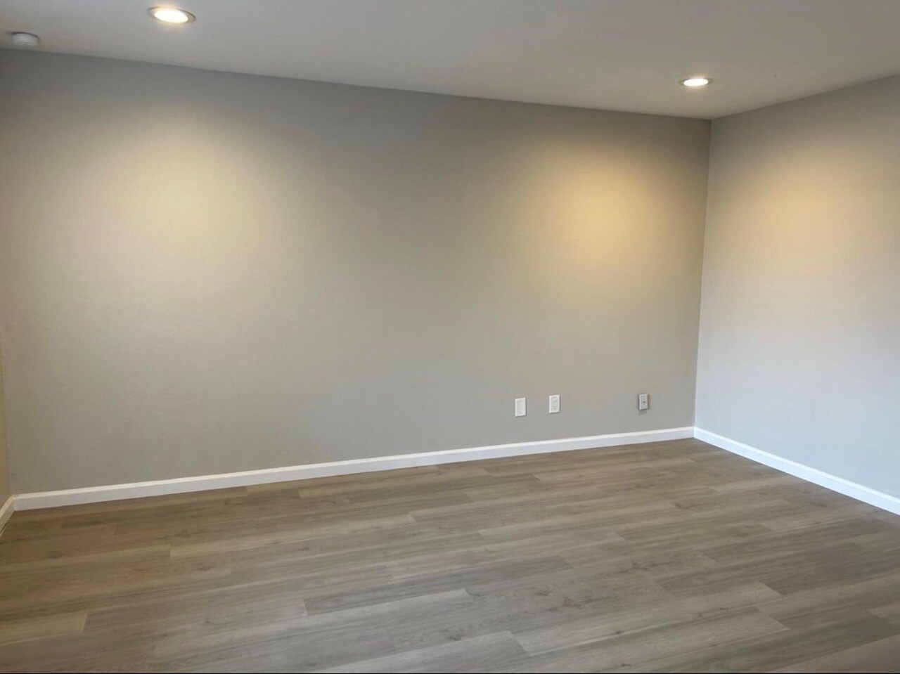 Building Photo - 5964 W Augusta Ave