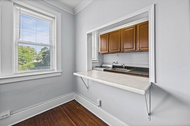 Building Photo - 1625 East Ave