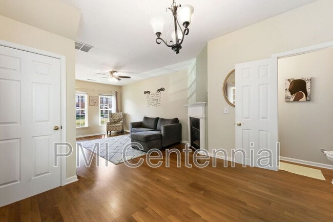 Building Photo - 1528 Cove Creek Cir