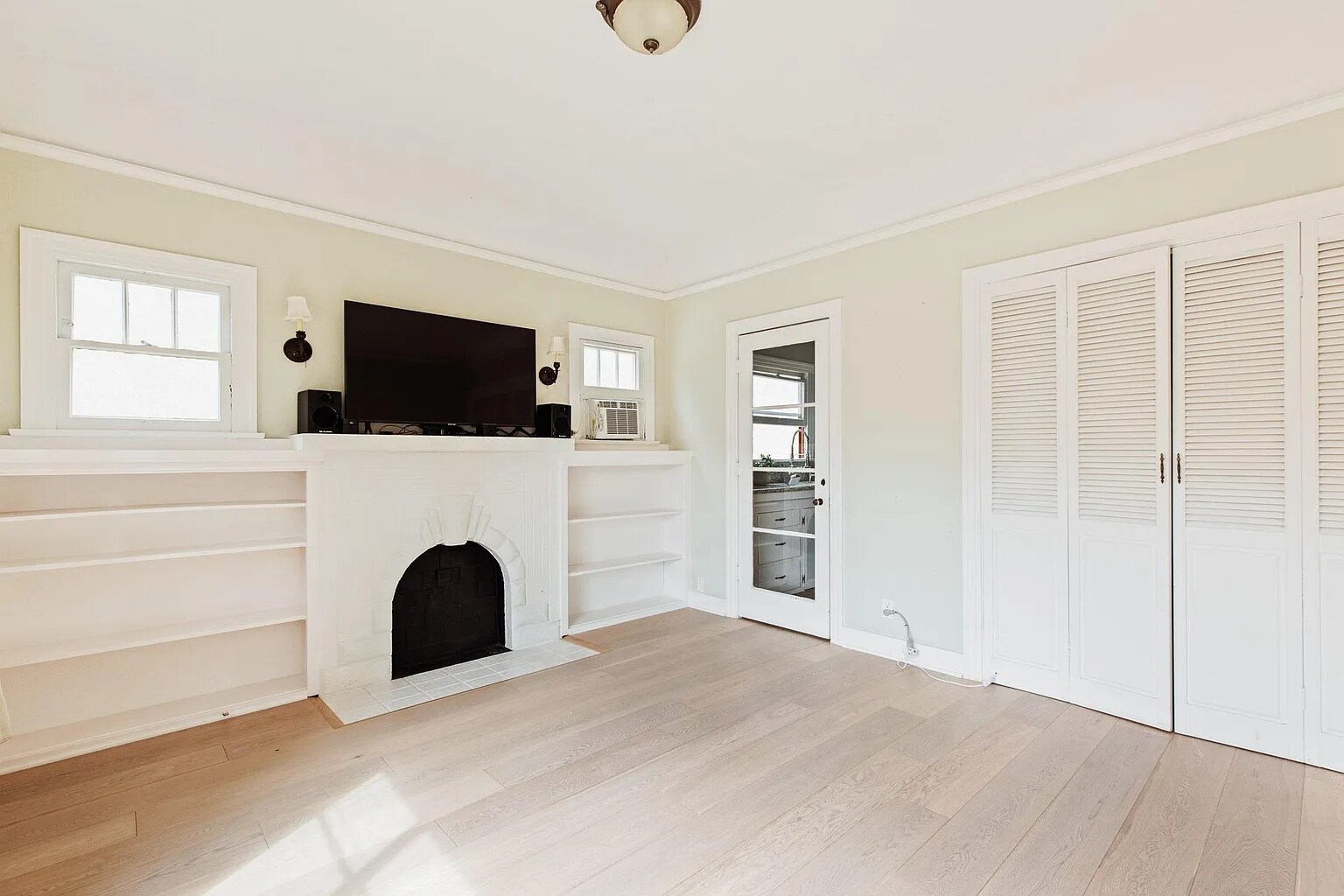 Living Room - 1033 Grant St