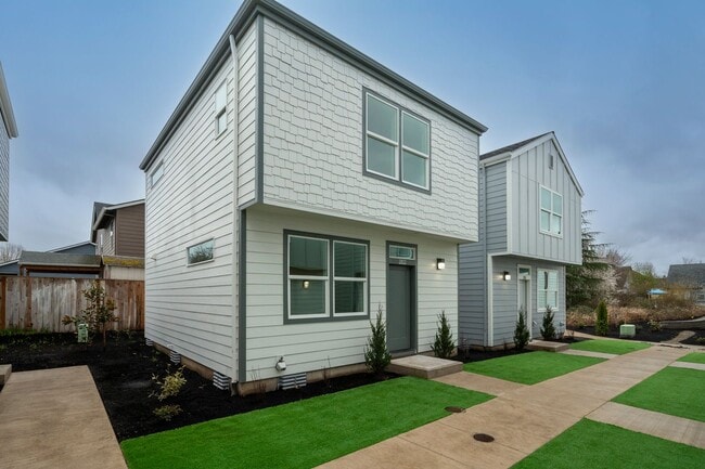 Building Photo - Move In Special- Up to 3 Month's Free !! N...