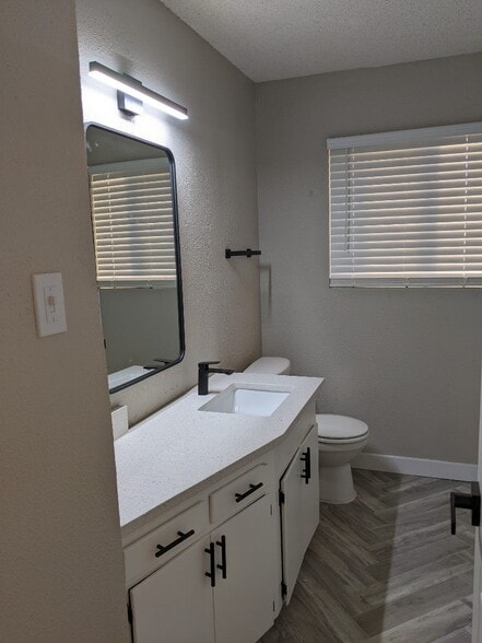 Building Photo - iConic Mueller 1