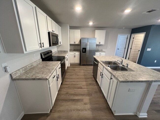 Building Photo - Beautiful 3 Bedroom, 2 Bath Pace Home available !!