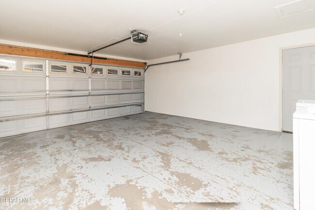 Building Photo - 637 Westview Ave