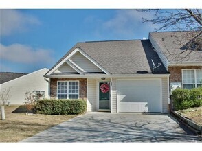 Building Photo - End Unit Townhouse w/ One Car Garage