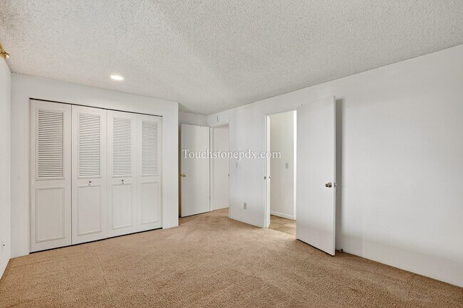 Building Photo - Bright Home with Stunning Mountain Skyline Setting!