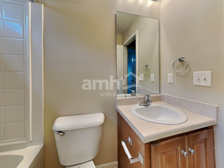 Building Photo - 75 Summer Hill Way