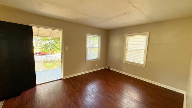Building Photo - EAST SIDE 2 BEDROOM WITH BASEMENT!  AVAILABLE NOW!