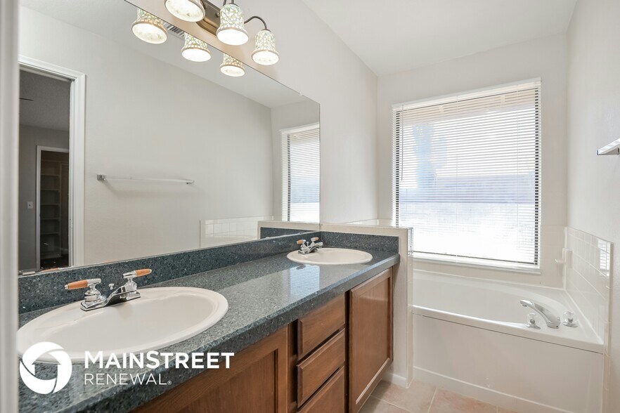 Building Photo - 1851 W Mountain Oak Ln