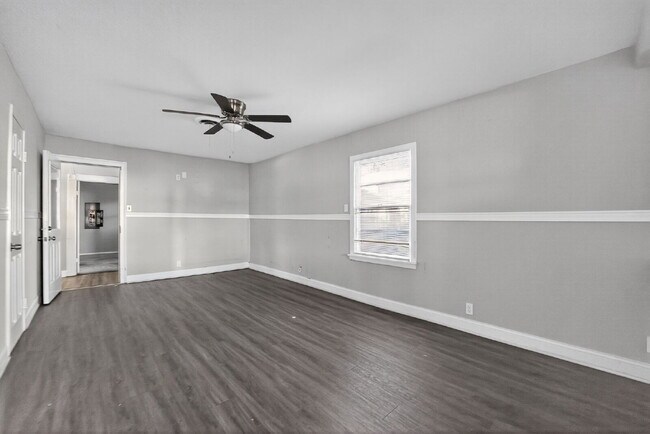 Building Photo - Charming 3-Bedroom Home on a Corner Lot in Fort Worth!