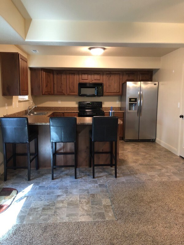 Building Photo - 1060 E 200 S