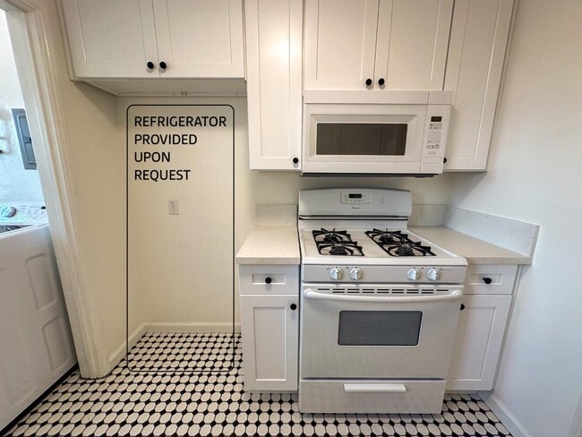 Building Photo - 810 E Chevy Chase Dr