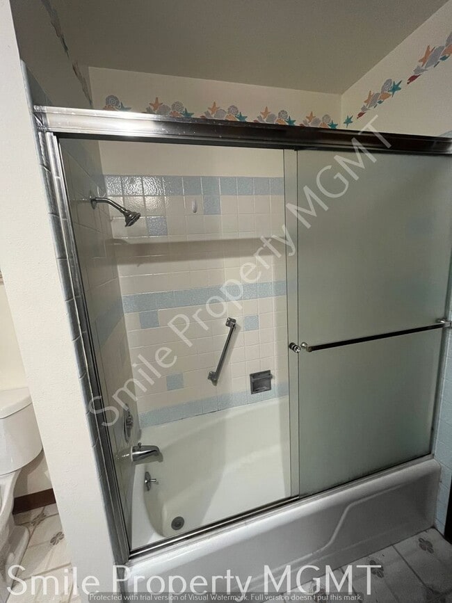 Building Photo - single house