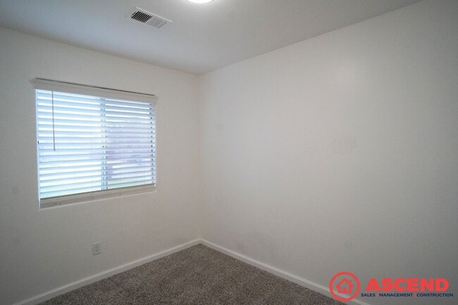 Building Photo - Beautiful Home Off Merle Haggard Dr!