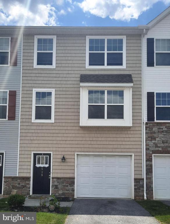 Building Photo - 929 Admiral's Quay Dr