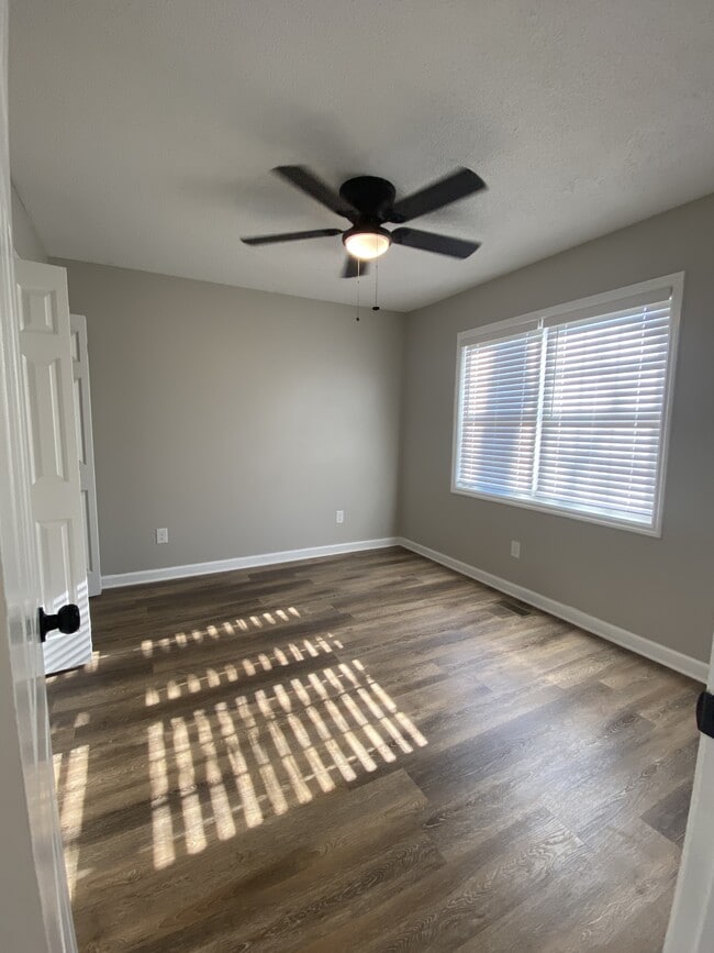 Building Photo - 145 Viking Dr