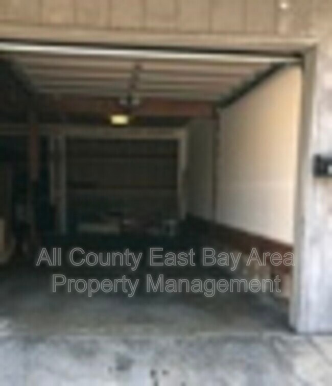 Building Photo - 724 Johnson St