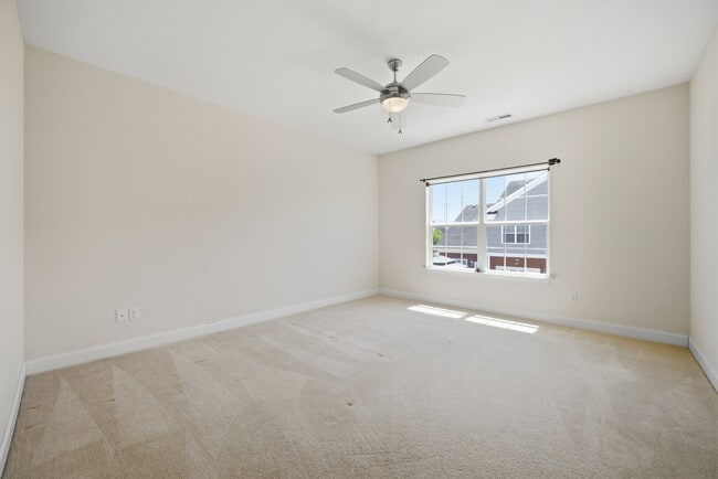 Building Photo - 3135 Patrick Henry Dr