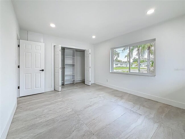 Building Photo - 572 Baywood Dr N