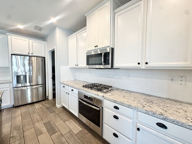 Building Photo - Stunning 5BR Home with Pool, Loft & 3-Car Garage!