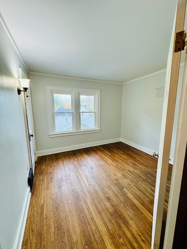 Building Photo - 423 Leonard St NE