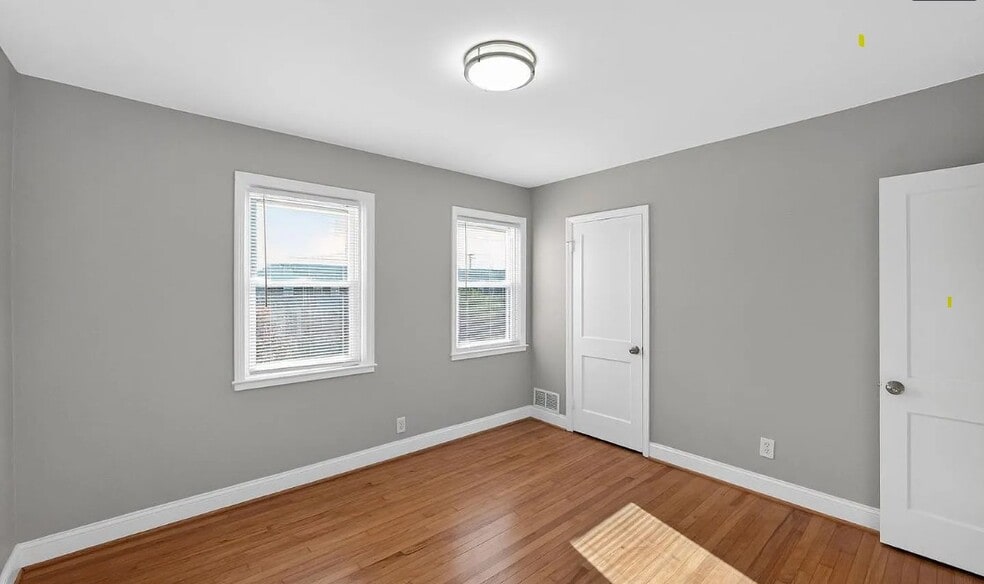 Building Photo - 3425 Dunran Rd