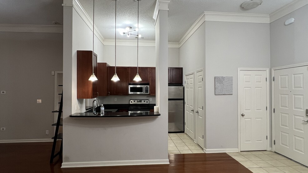 Island & Caat Closet on right - 401 16th St NW