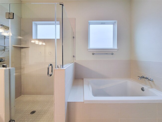 Building Photo - 5520 Kiam St