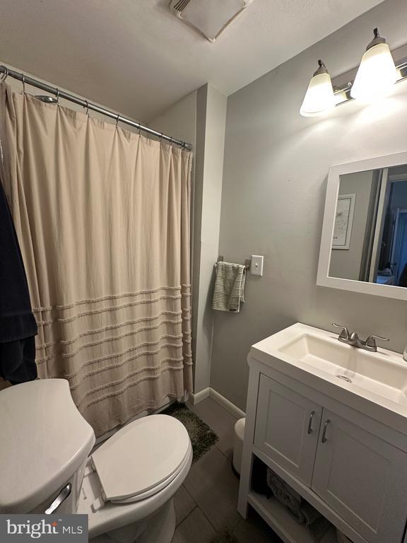 Building Photo - 275 Rochelle Ave