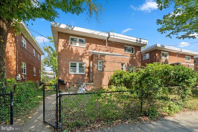 Building Photo - 4411 Harrison St NW