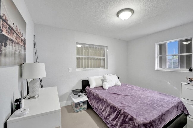 Building Photo - 3322 McKinley St