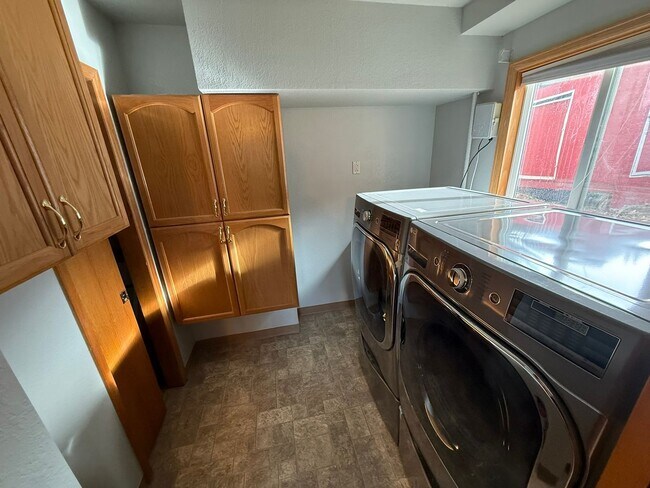 Building Photo - Updated 3-Bedroom Home Near Horsetooth Reservoir