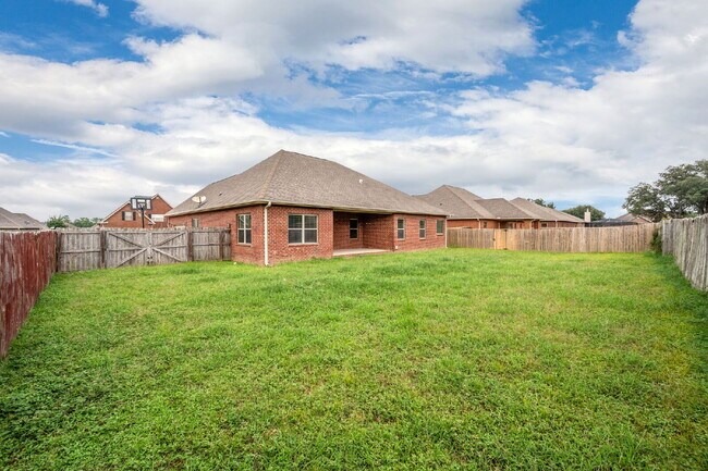 Building Photo - Crestview: 4 Bedrooms in Liberty Oaks